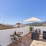 Boutique B1 Street Level Apartmán